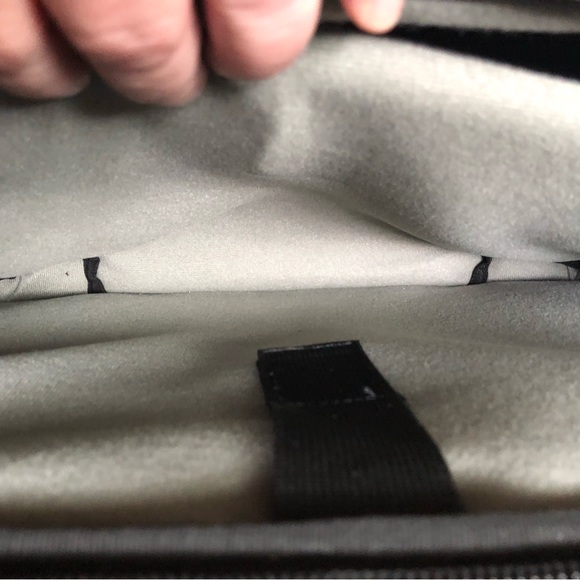 Kensington Black Laptop case. - Picture 6 of 10